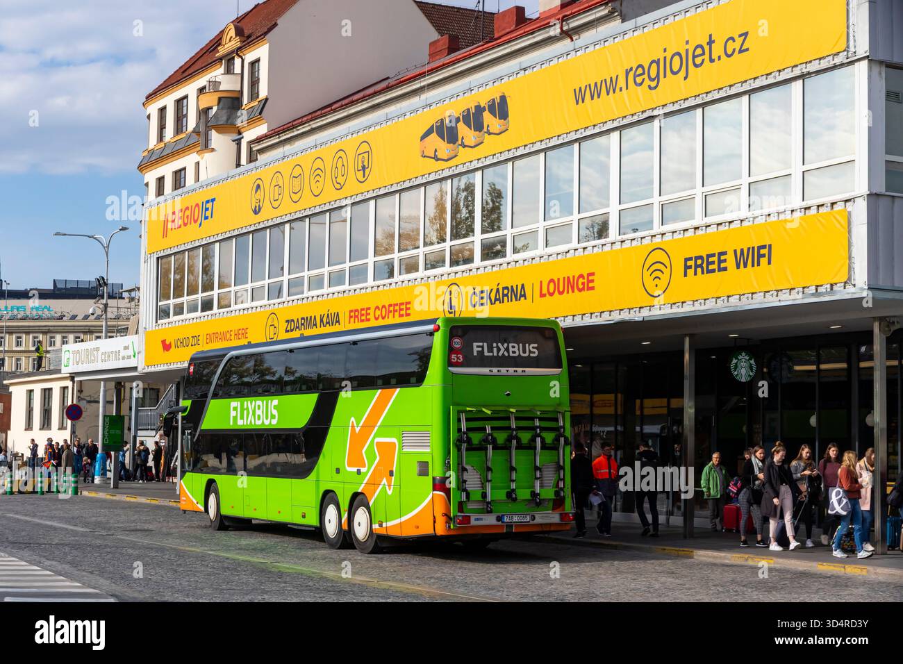Flixbus europe hi-res stock photography and images - Page 4 - Alamy, image size:1300x956