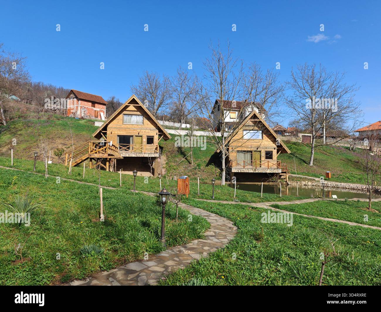 Hillside cottages hi-res stock photography and images - Alamy