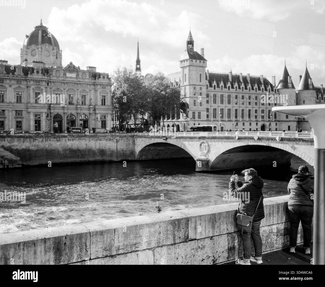 Seine river bridge historic Black and White Stock Photos & Images - Alamy