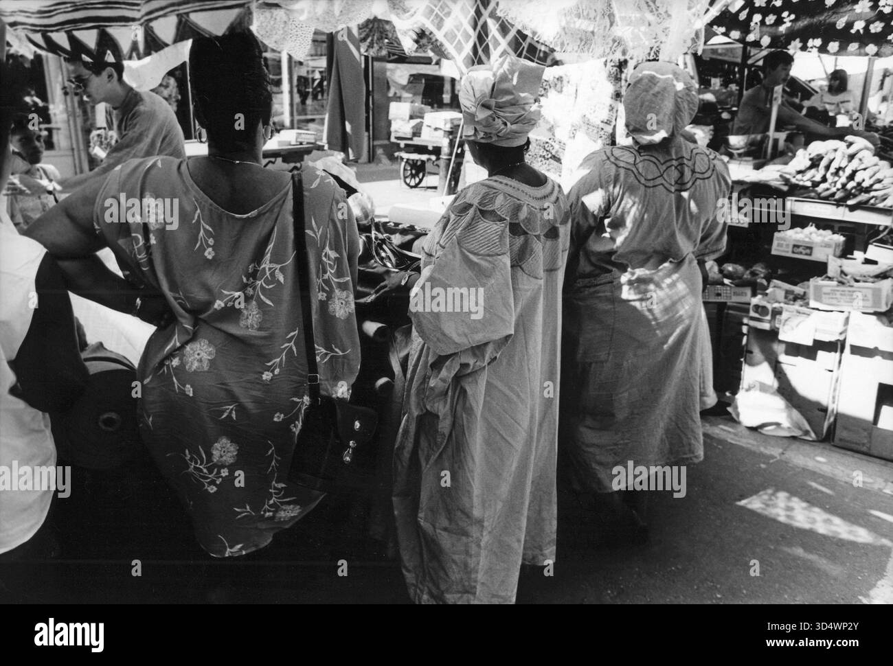 Women 90s fashion hi-res stock photography and images - Alamy