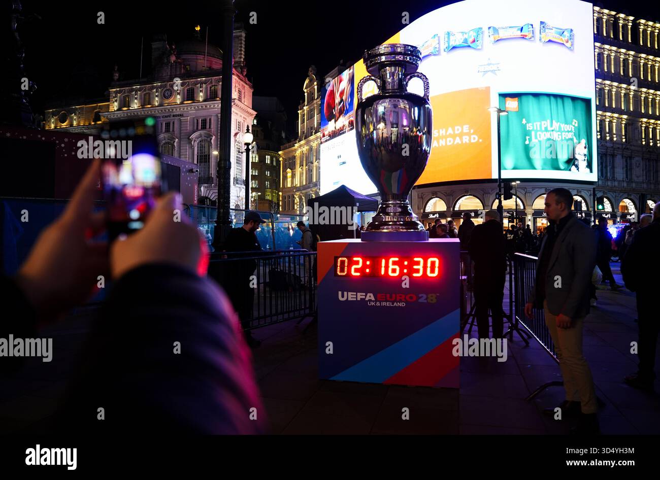 A general view of a replica trophy and countdown clock, Piccadilly ...