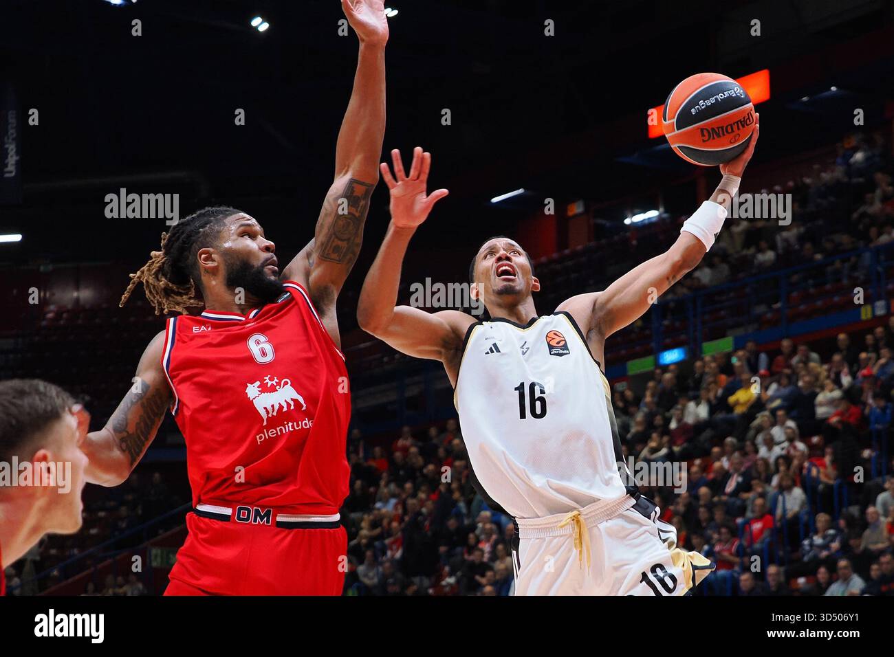 Devin Booker (EA7 Emporio Armani Olimpia Milano) & Mehdy Ngouama (ASVEL