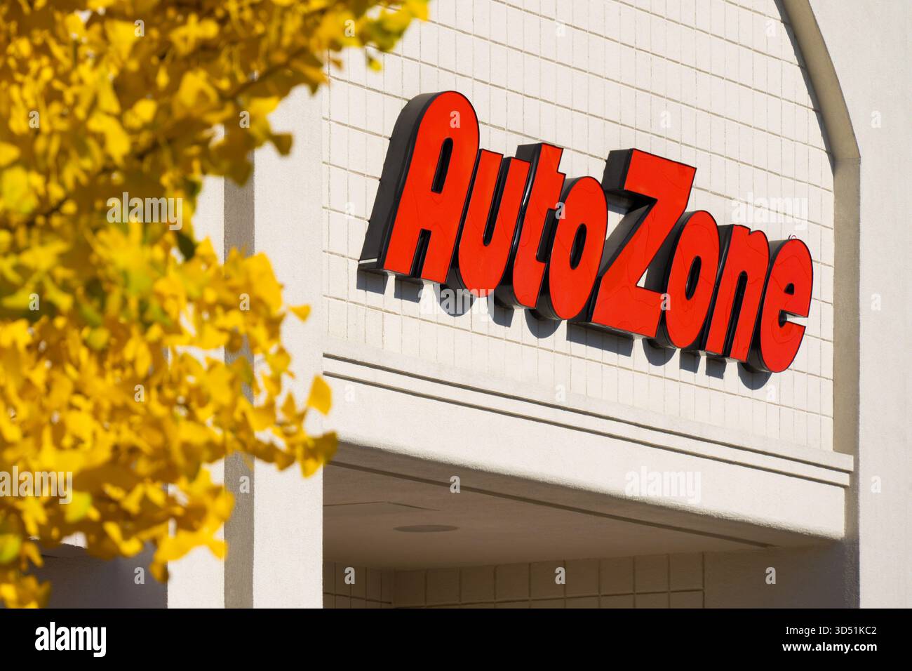 Car free zone signage hi-res stock photography and images - Alamy