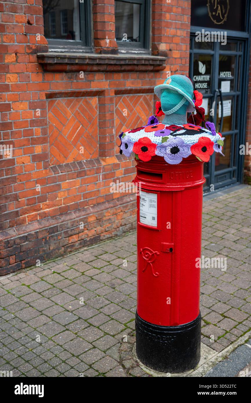 Postbox topper hi-res stock photography and images - Alamy