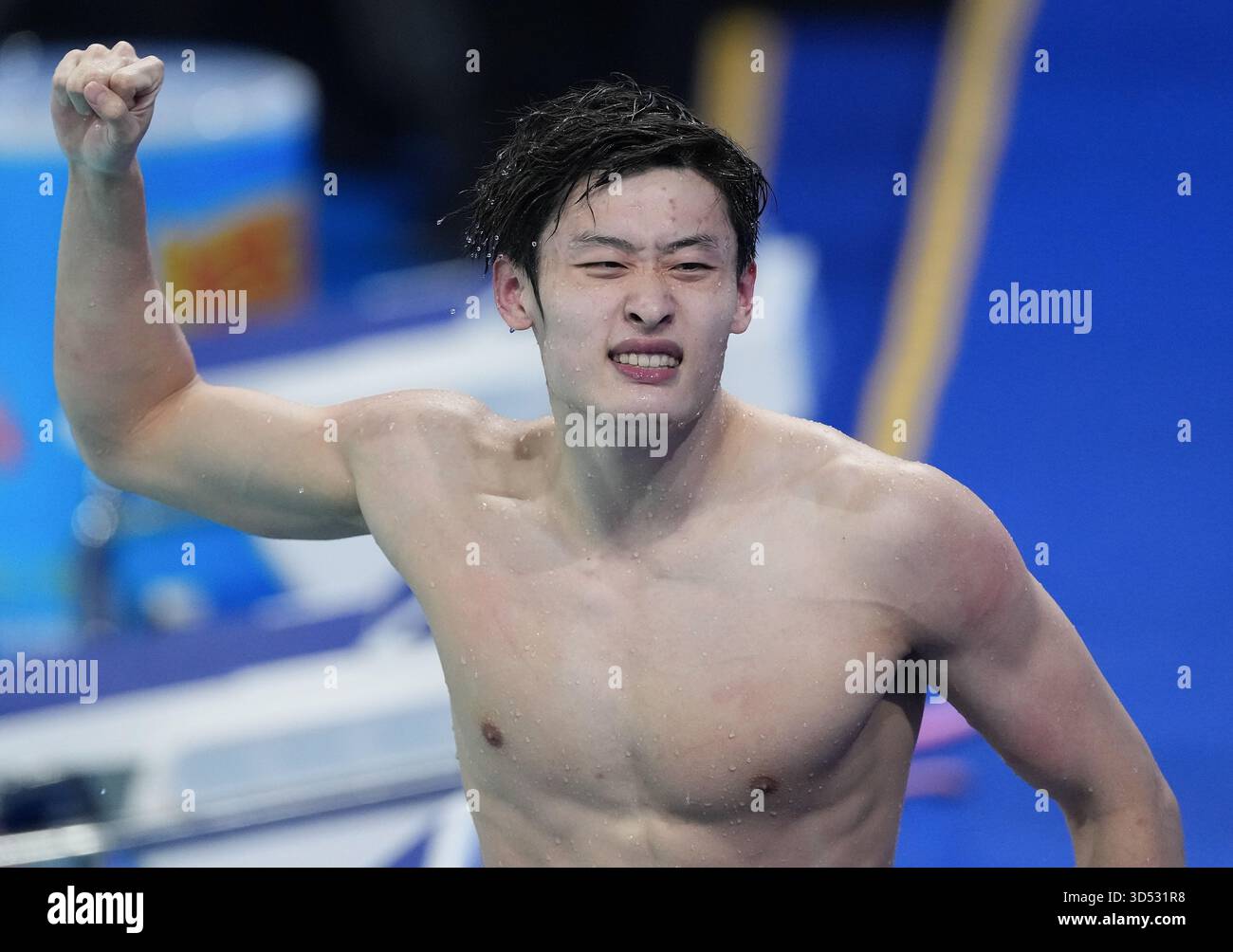 (251113) -- SHENZHEN, Nov. 13, 2025 (Xinhua) -- Xu Fang of Shandong ...