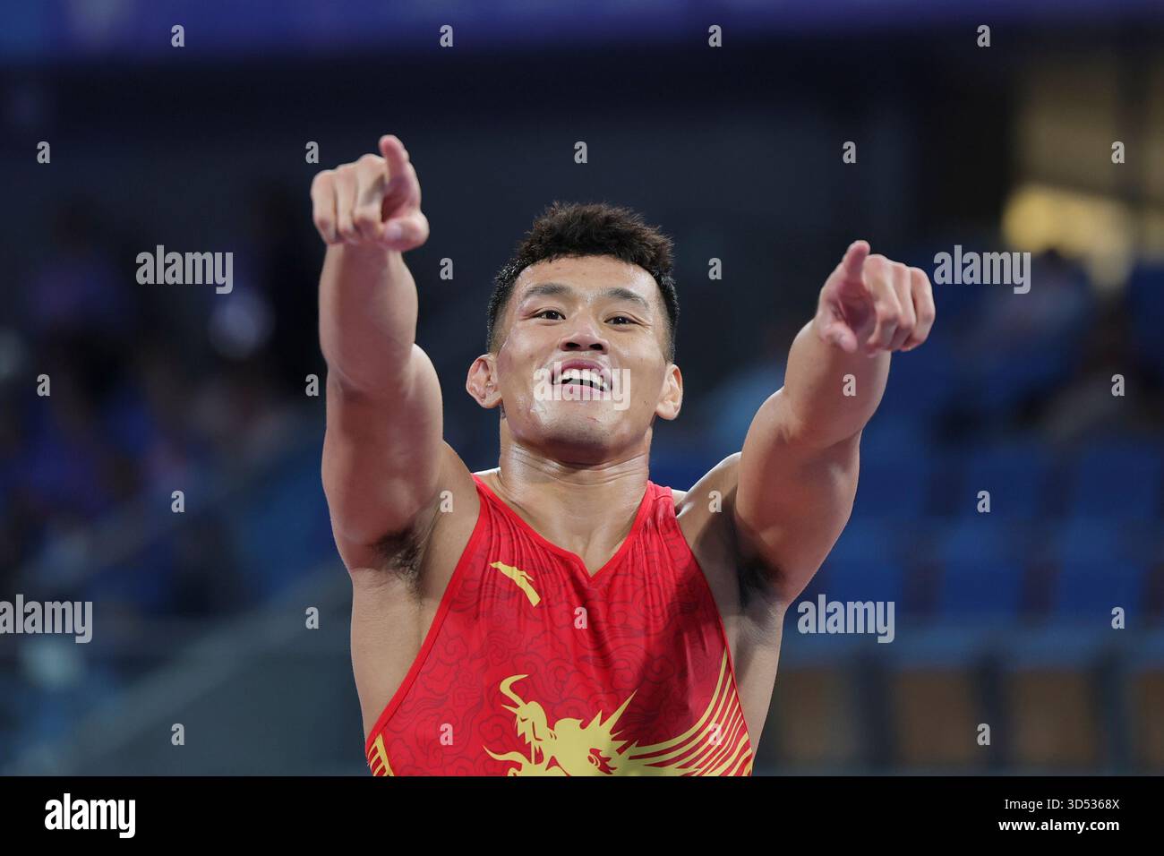 (251113) -- QINGYUAN, Nov. 13, 2025 (Xinhua) -- Liu Rui of Shandong ...