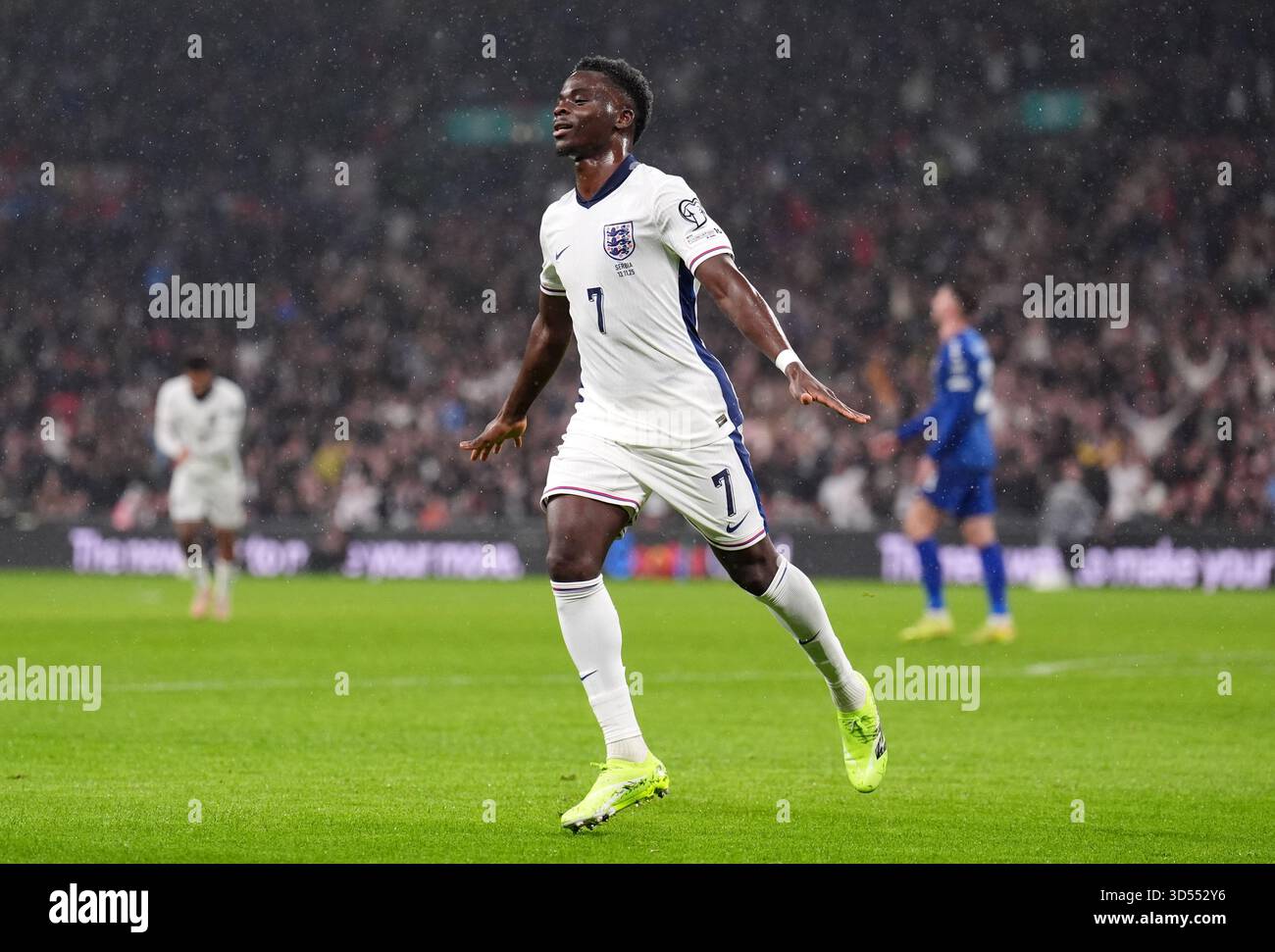 Bukayo Saka celebrates goal