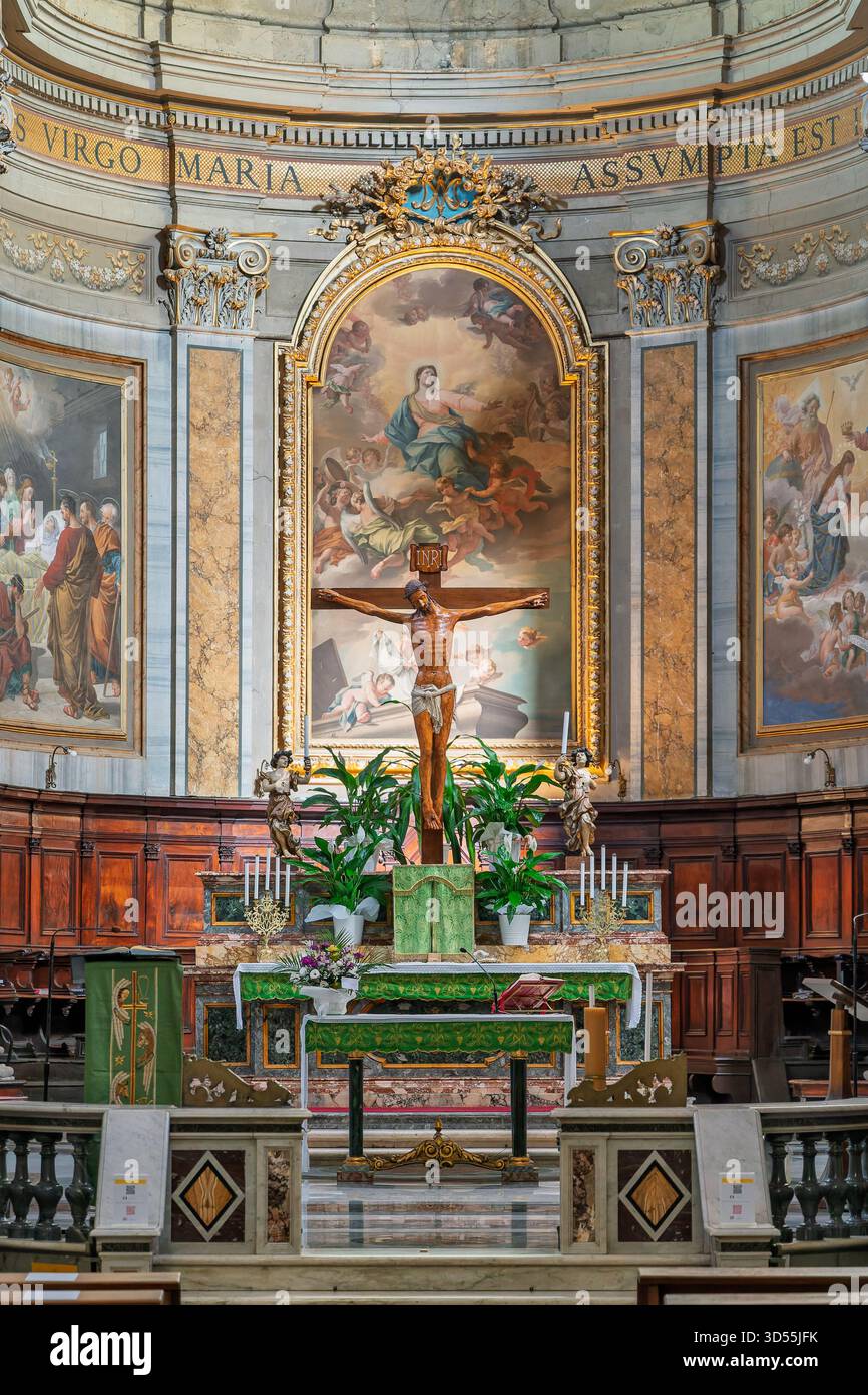 Large gilded baroque high altar hi-res stock photography and images - Alamy
