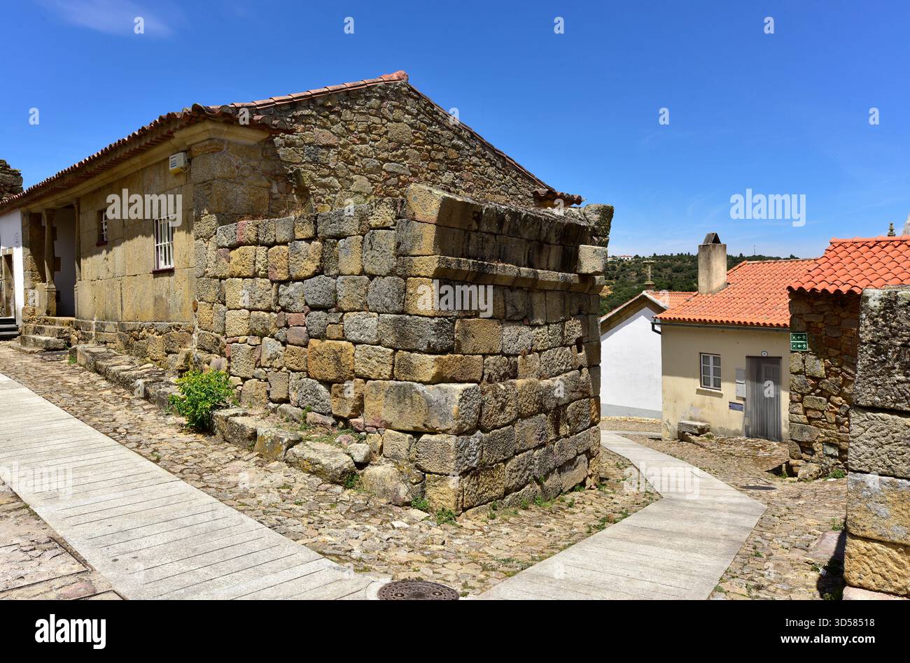 Castelo Mendo freguesia (Aldeia Histórica), traditional architecture ...