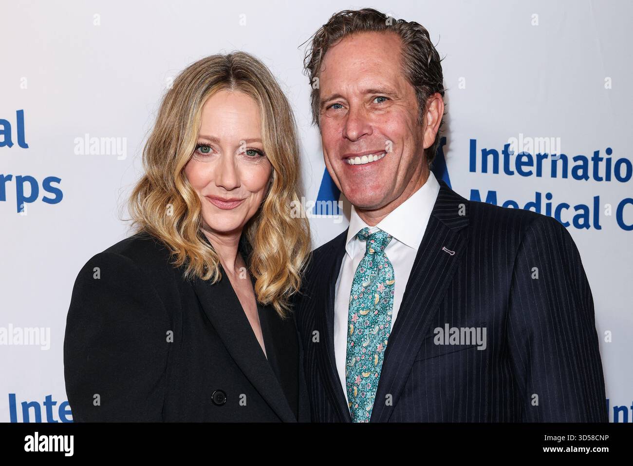 Judy greer and dean e johnsen hi-res stock photography and images - Alamy, image size:1300x956