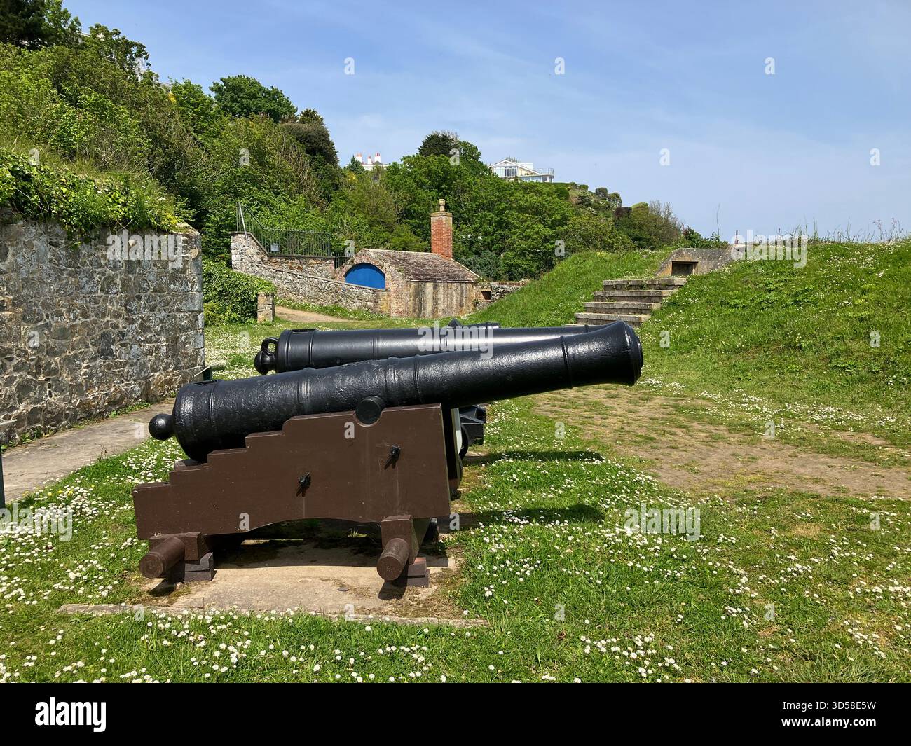 Channel Isles. Guernsey. Fort George. Cannons Stock Photo - Alamy
