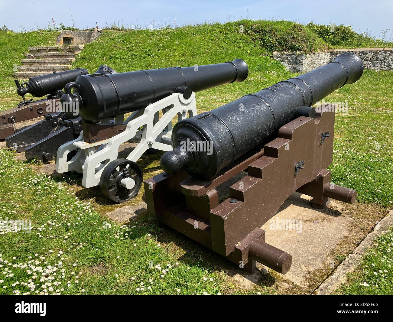18 pounder gun hi-res stock photography and images - Alamy