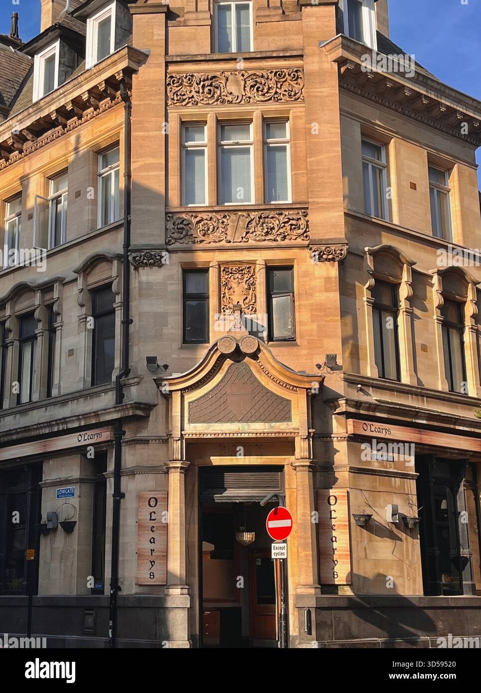 A beautifully detailed historic stone building featuring carved ornaments and tall windows in Hull, England. The elegant architectural design reflects - Smartphone Captured Stock Image