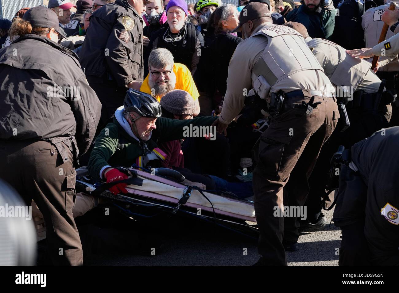 Illinois State Police and Cook County Sheriff Police guard as ...