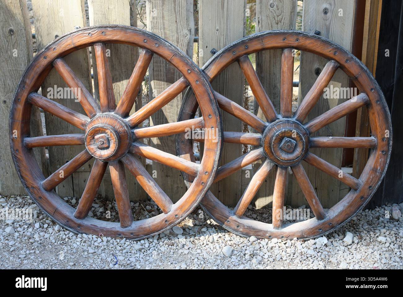 Charette Example Charette bois hi-res stock photography and images - Alamy
