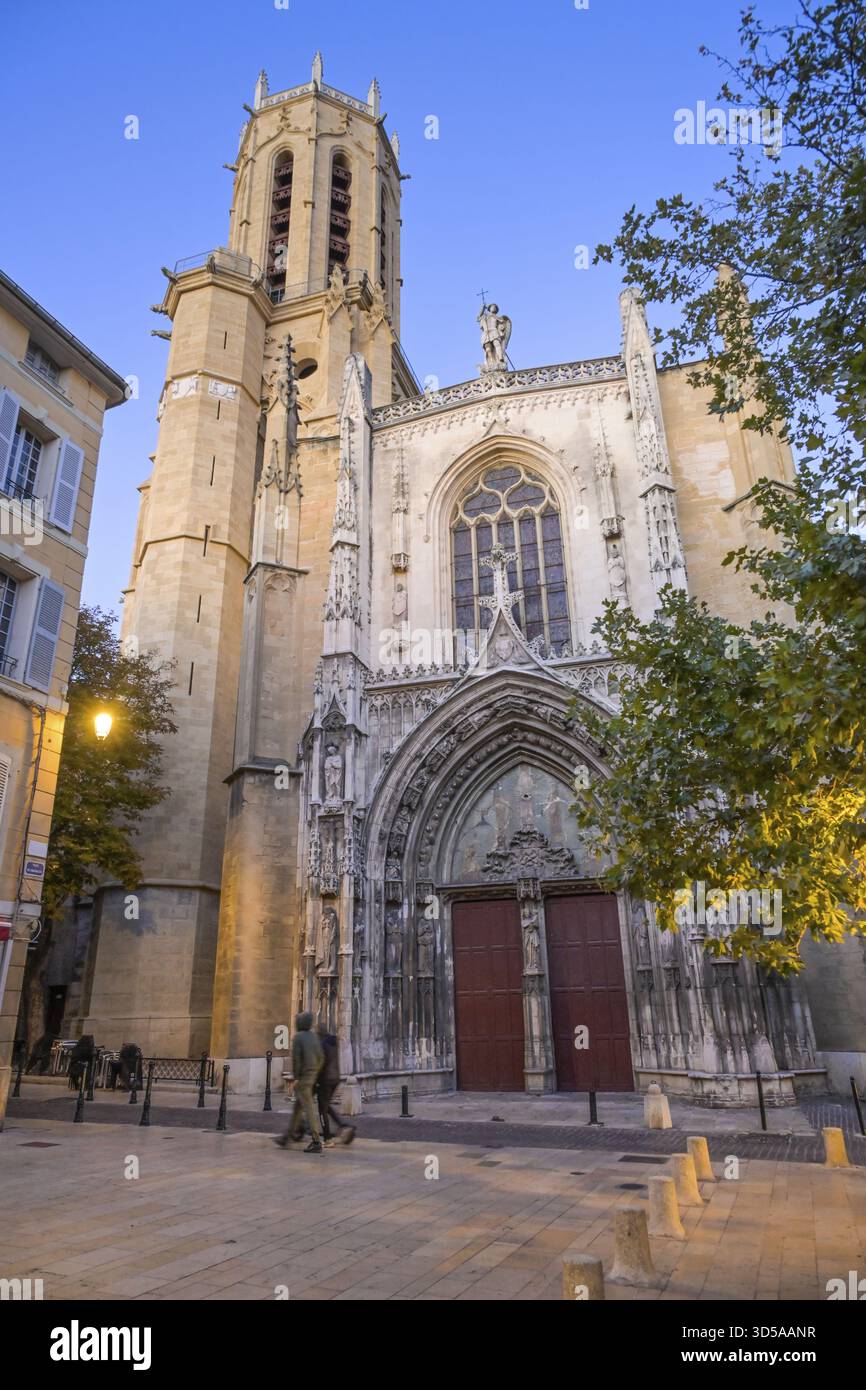 Cathedral Paroisse Cathedrale Saint Sauveur, Place des Martyrs de la — free download