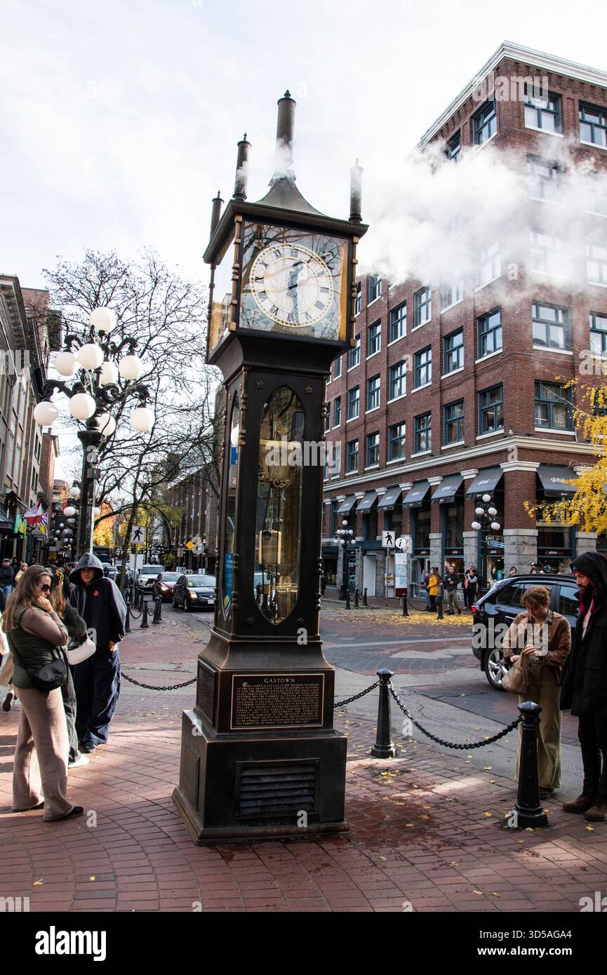 gastown-steam-clock-on-water-street-in-downtown-vancouver-british
