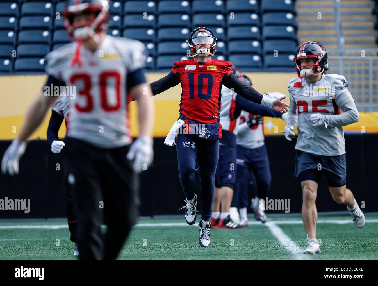 Davis Alexander Montreal Alouettes quarterback Davis Alexander (10) during Grey Cup ...
