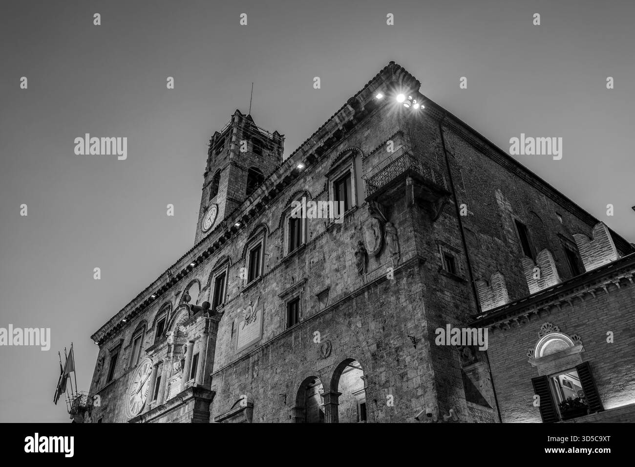 The Palazzo dei Capitani del Popolo is one of the best known historical buildings in Ascoli Piceno. With its medieval crenellated tower it rises next - Stock Image