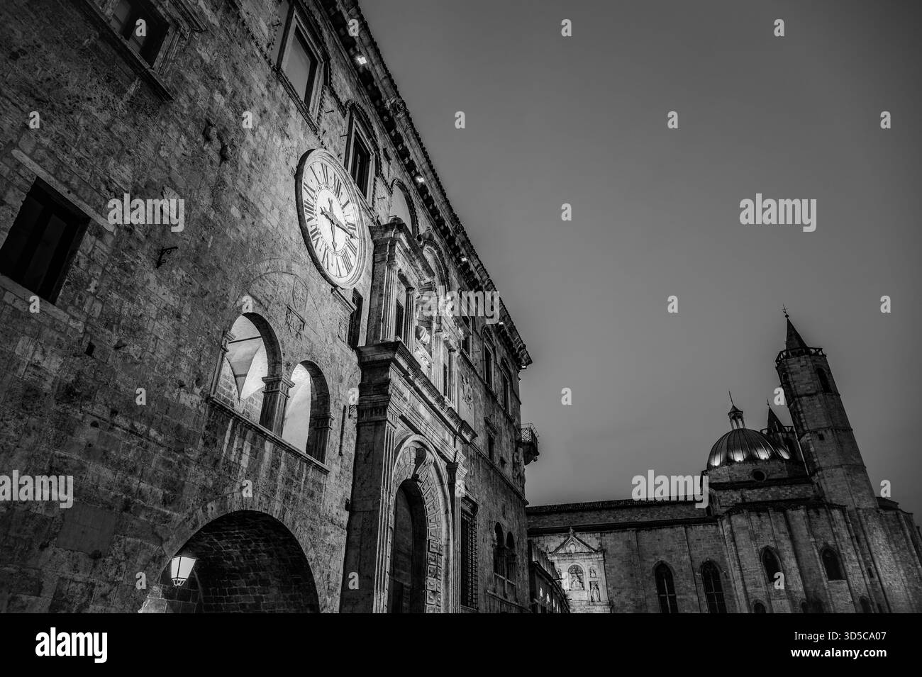 The Palazzo dei Capitani del Popolo is one of the best known historical buildings in Ascoli Piceno. With its medieval crenellated tower it rises next - Stock Image