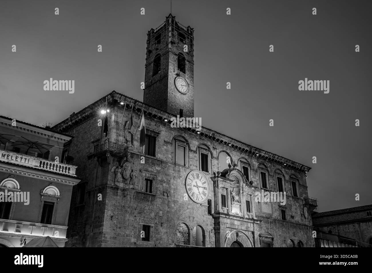 The Palazzo dei Capitani del Popolo is one of the best known historical buildings in Ascoli Piceno. With its medieval crenellated tower it rises next - Stock Image