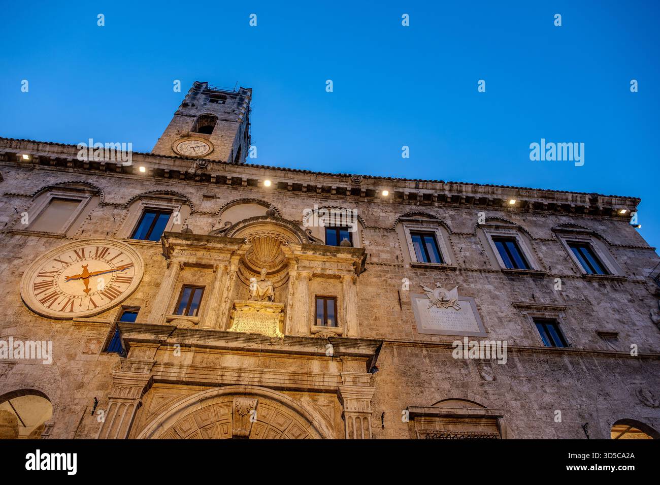 The Palazzo dei Capitani del Popolo is one of the best known historical buildings in Ascoli Piceno. With its medieval crenellated tower it rises next - Stock Image