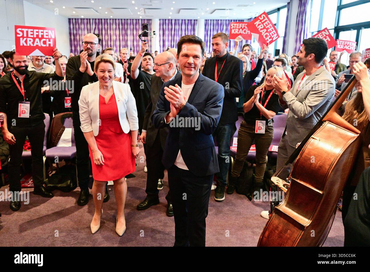 Berlin, Germany. 15th Nov, 2025. Steffen Krach (M), designated lead candidate of the SPD for the 2026 election to the Berlin House of Representatives, enters the hall with Franziska Giffey (SPD), Berlin Senator for Economics, Energy and Public Enterprises, during the state party conference of the SPD Berlin. The top candidate for the election to the Berlin House of Representatives on September 20, 2026 is to be chosen at the party conference. Credit: Sebastian Christoph Gollnow/dpa/Alamy Live News Stock Photo