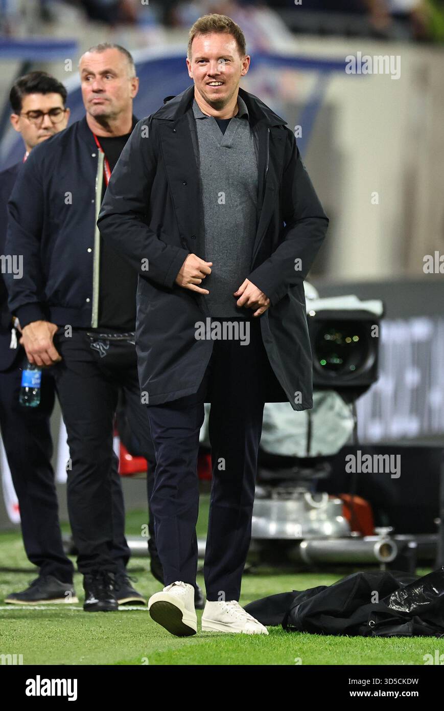 Comparing the two managerial profiles Comparing the two managerial profiles