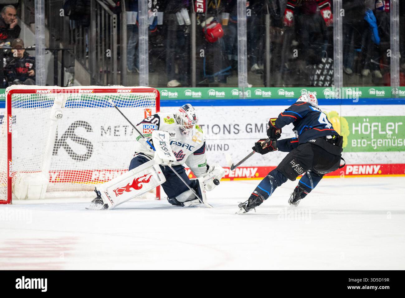 Jake Hildebrand (30, Eisbaeren Berlin, EBB) saves against Greg Meireles