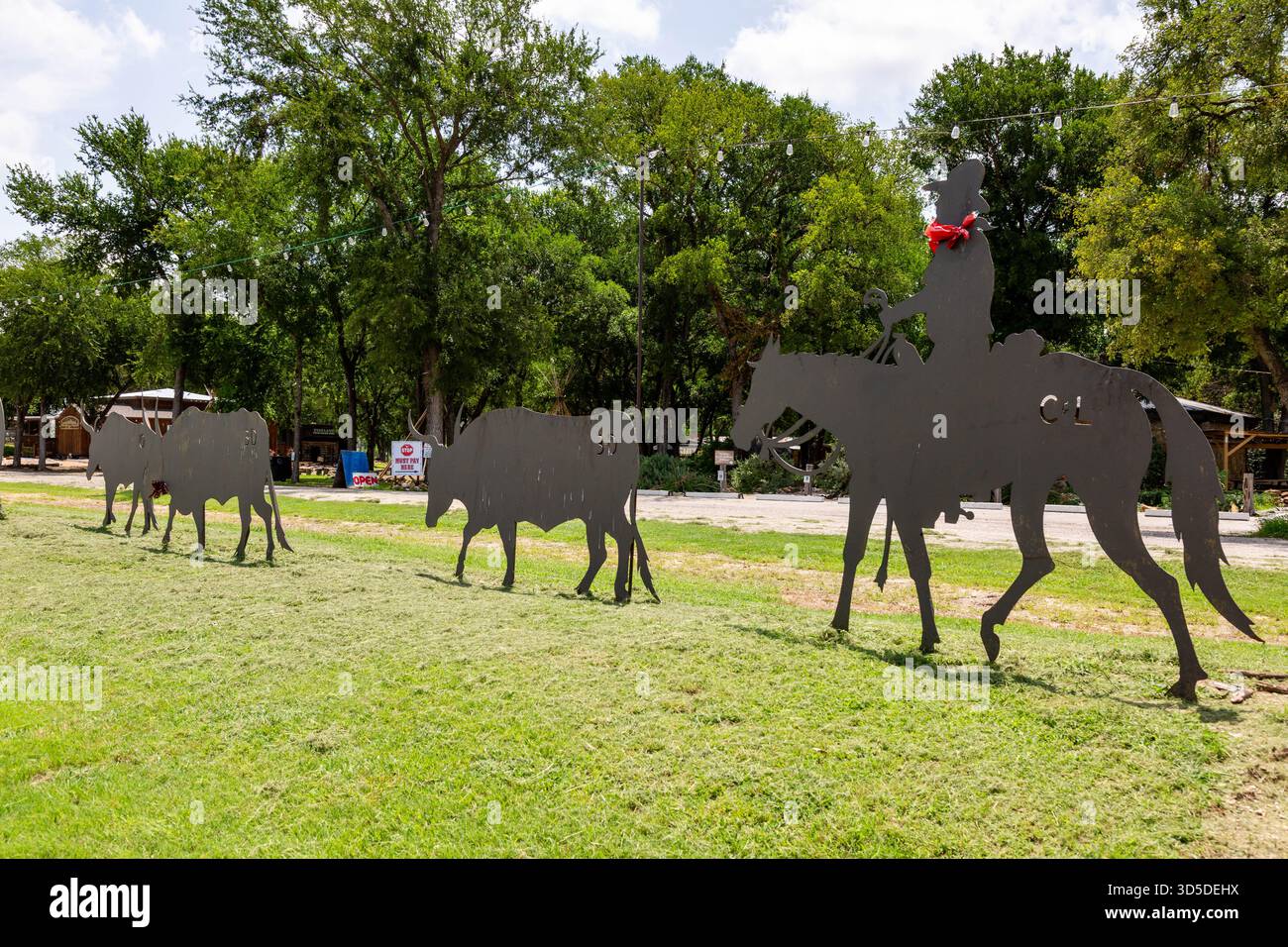 Western cattle drive silhouette hi-res stock photography and images - Alamy, image size:1300x956