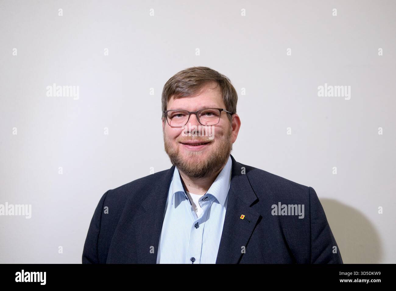 15 November 2025, Saxony-Anhalt, Staßfurt: Guido Kosmehl, FDP Saxony-Anhalt, pictured at his party's assembly of party representatives. Photo: Sebastian Willnow/dpa Stock Photo