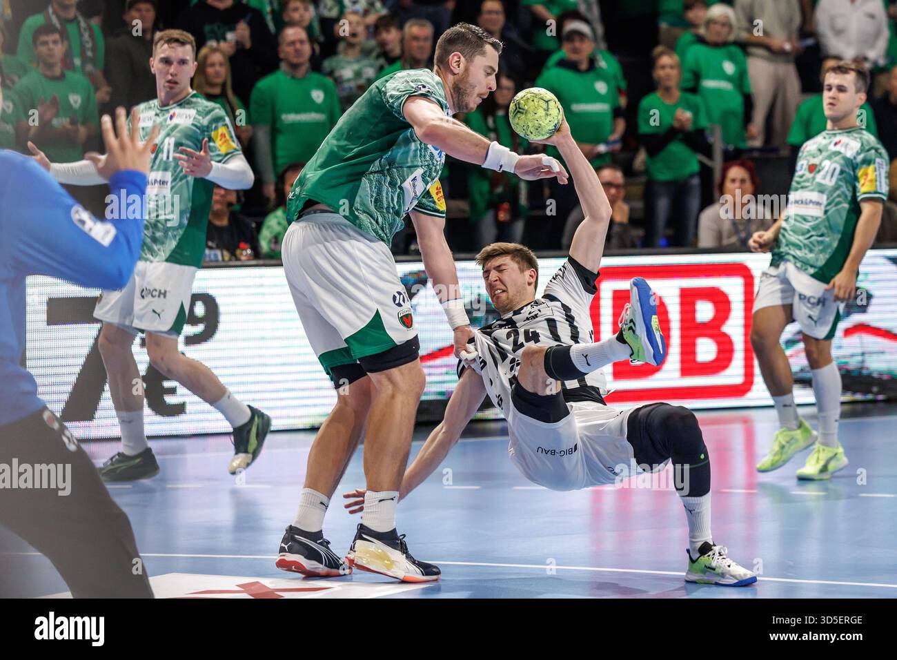 Berlin, Germany. 15th Nov, 2025. Handball: Bundesliga, Füchse Berlin - THW Kiel, Matchday 12, Max-Schmeling-Halle. Lukas Zerbe (r, THW Kiel) goes down in a duel with Mijajlo Marsenic (Füchse Berlin). Credit: Andreas Gora/dpa/Alamy Live News Stock Photo