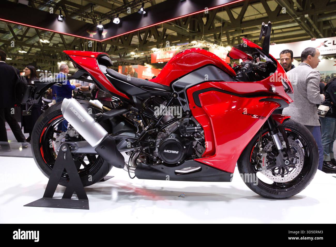 Cf moto v4 hi-res stock photography and images - Alamy