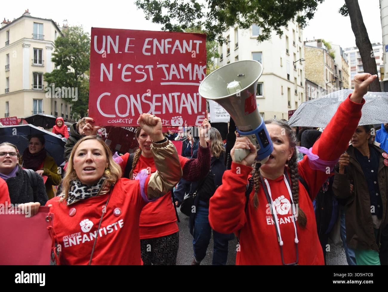 Paris, France. 15th Nov, 2025. Demonstration against violence against children and teenagers in Paris, France on November 15, 2025. To put an end violence against minors (mistreatment, sexual abuse, harassment,) Partisipants are calling on public authorities for an ambitious action plan to better protect children and adolescents and to reduce all form of volence against them. Photo by Alain Apaydin/ABACAPRESS.COM Credit: Abaca Press/Alamy Live News Stock Photo