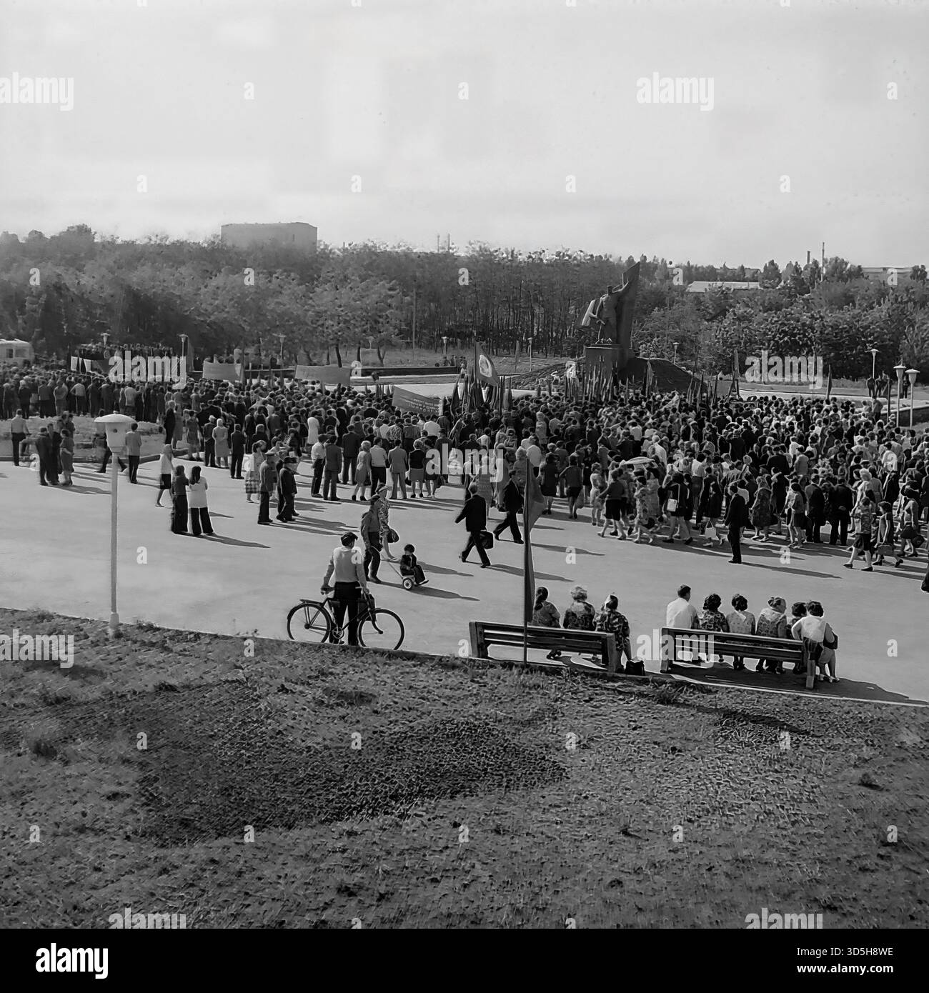 Wwii Rally USSR, Ukrainian SSR, Slavyansk, 1975. A high-angle view of a massive ...