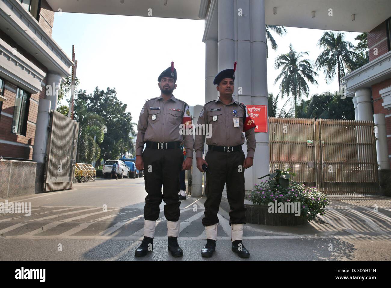 Bangladesh Police have begun distributing new uniforms, initially to a limited number of personnel. On November 15, 2025 In Dhaka, Bangladesh. Dhaka Metropolitan Police spokesperson Talebur Rahman said the uniform rollout began on Saturday and will be distributed to all members in phases. Metropolitan police members will receive the uniform first, though on a limited scale. Range and metropolitan police members will wear an iron-grey uniform, replacing the previous one of blue and green. Photo by Habibur Rahman/ABACAPRESS.COM Stock Photo