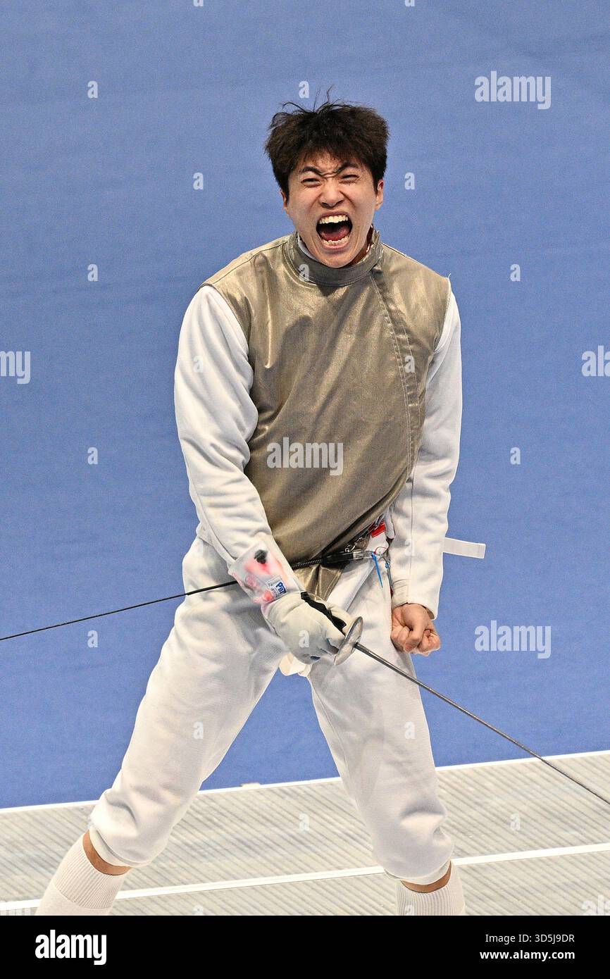(251116) -- HONG KONG, Nov. 16, 2025 (Xinhua) -- Xu Jie of Fujian ...