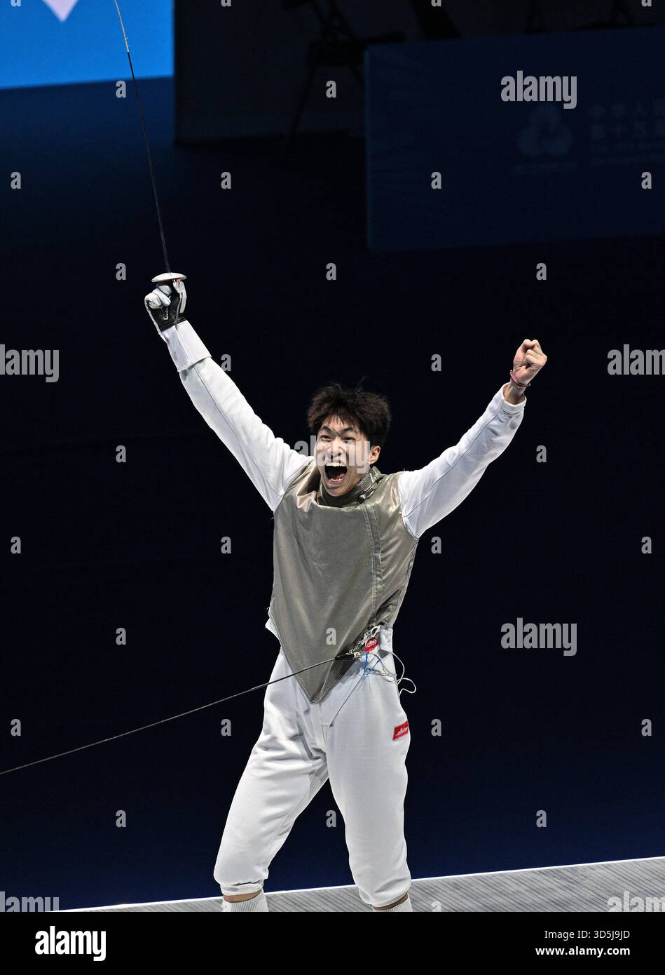 (251116) -- HONG KONG, Nov. 16, 2025 (Xinhua) -- Xu Jie of Fujian ...