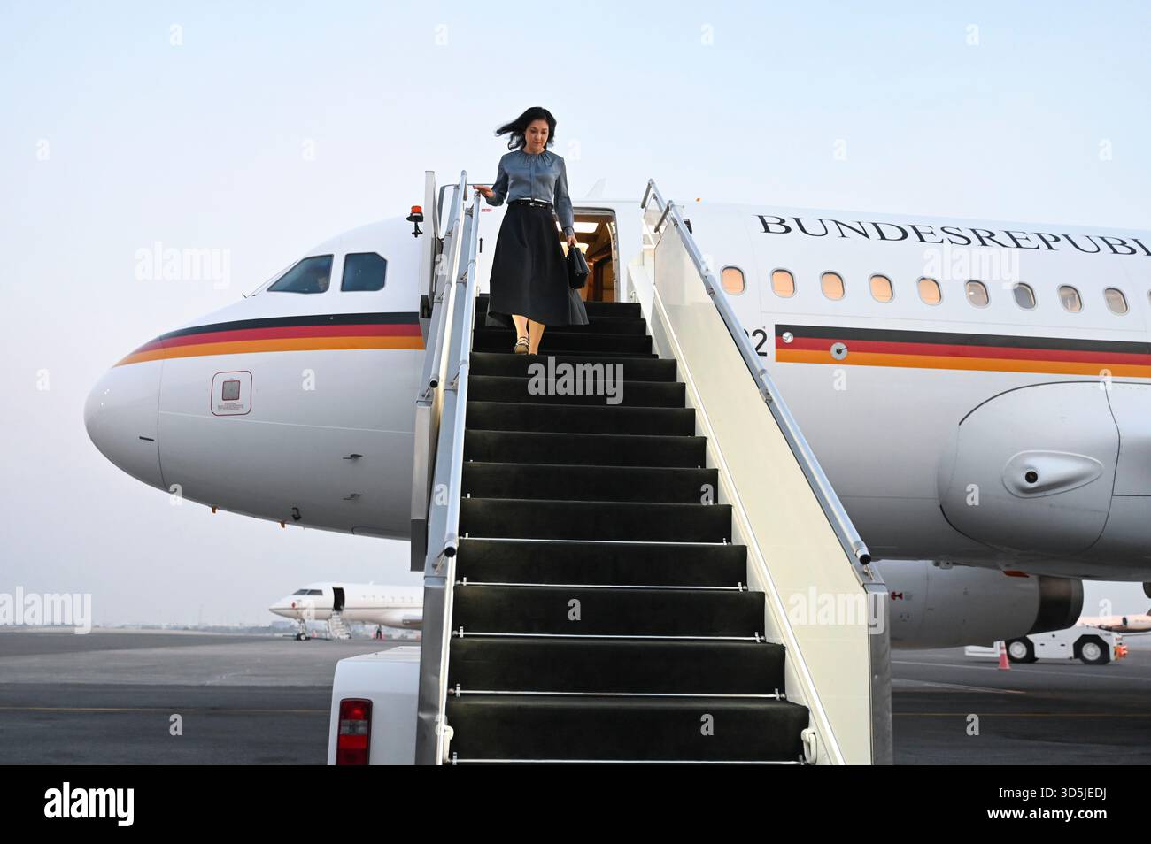 16 November 2025, United Arab Emirates, Abu Dhabi: Katherina Reiche (CDU), Federal Minister for Economic Affairs and Energy, disembarks from an airplane of the Air Force Air Wing in Abu Dhabi. The Minister is traveling to the United Arab Emirates and Qatar with a delegation of business representatives and journalists. Photo: Katharina Kausche/dpa Stock Photo