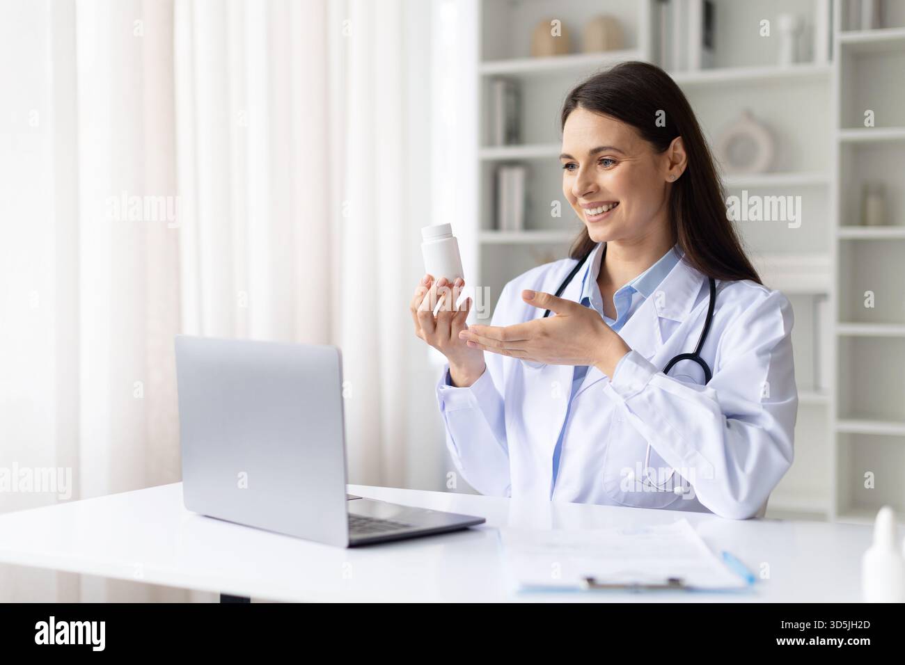 Pharmacy patient consultation hi-res stock photography and images - Alamy