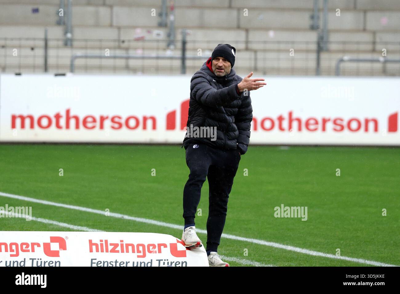 Trainer [coach] Bernhard Weis (Freiburg II/U23) beim Spiel der Fussball-RL SW 25-26: 17. Sptg: Freiburg II vs FSV FSV Mainz 05 II Stock Photo