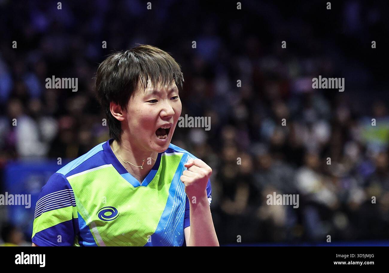 (251116) -- MACAO, Nov. 16, 2025 (Xinhua) -- Wang Manyu celebrates ...