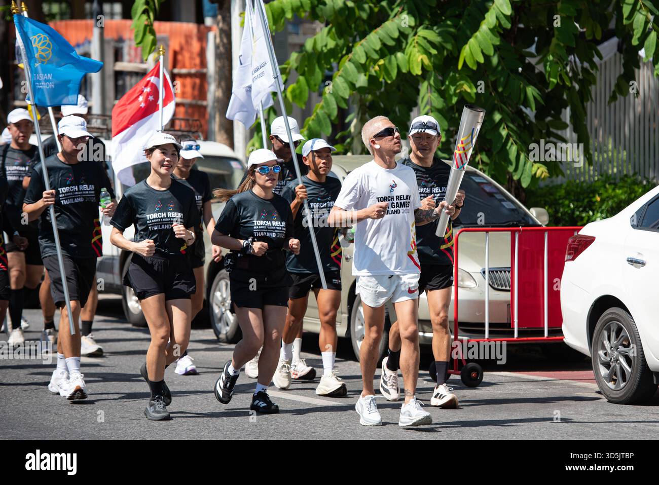 Padung Songsang Jazzpadung Artist Singer Actor Of The 33rd SEA Padung Songsang Jazzpadung Artist Singer Actor Of The 33rd Sea Games Torch Relay At Bangkok In Thailand On November 16 2025 Ahead Of The Upcoming 33rd Sea Games And 13th Asean Para Games Photo By Teera Usa 3D5JTBP 