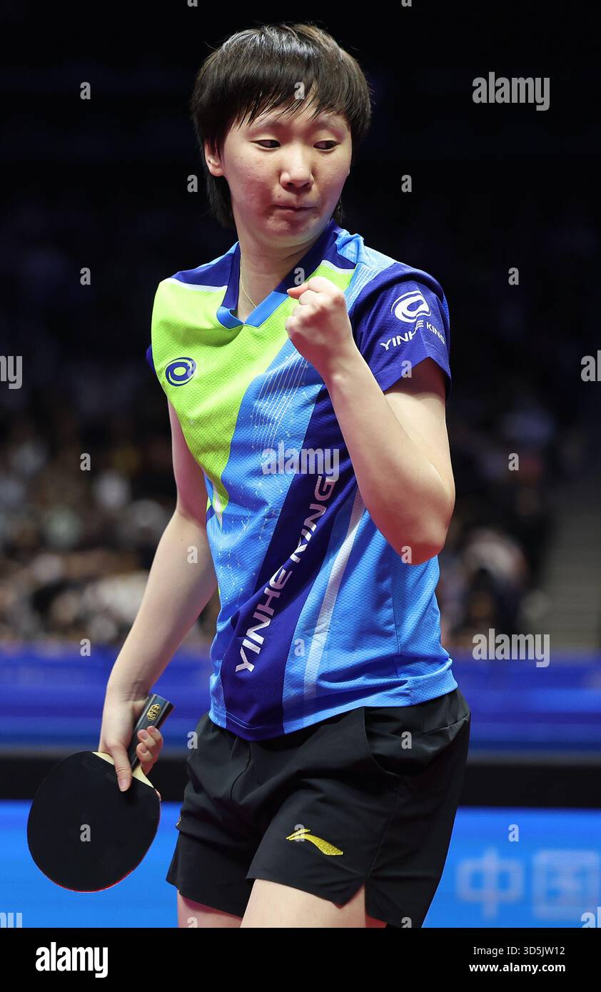 (251116) -- MACAO, Nov. 16, 2025 (Xinhua) -- Wang Manyu celebrates ...