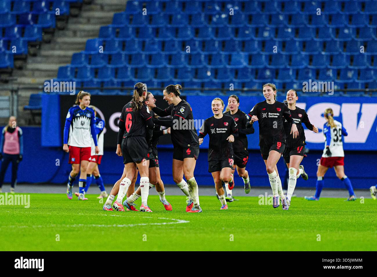 Torjubel Bayer 04 Leverkusen nach Tor zum 1:1 Julia Mickenhagen (Bayer 04 Leverkusen, #18) GER, Hamburger SV vs. Bayer 04 Leverkusen, Frauen, Fussball, DFB-Pokal, Achtelfinale, Saison 2025/2026, 16.11.2025 Foto: Eibner-Pressefoto/Marcel von Fehrn Stock Photo