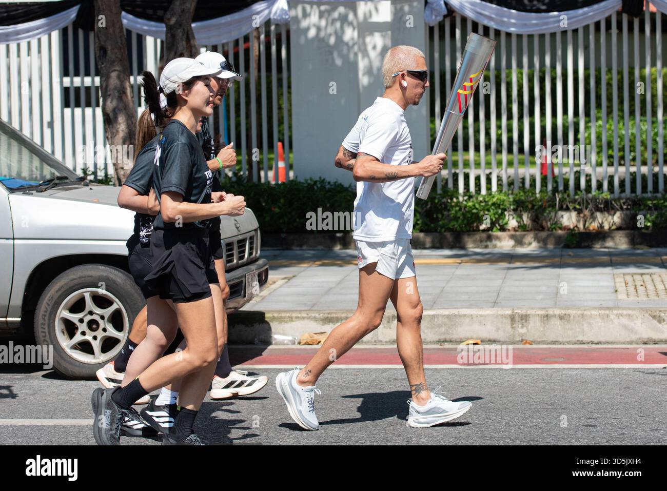 Padung Songsang Jazzpadung Artist Singer Actor Of The 33rd SEA Padung Songsang Jazzpadung Artist Singer Actor Of The 33rd Sea Games Torch Relay At Bangkok In Thailand On November 16 2025 Ahead Of The Upcoming 33rd Sea Games And 13th Asean Para Games Photo By Teera Usa 3D5JXH4 