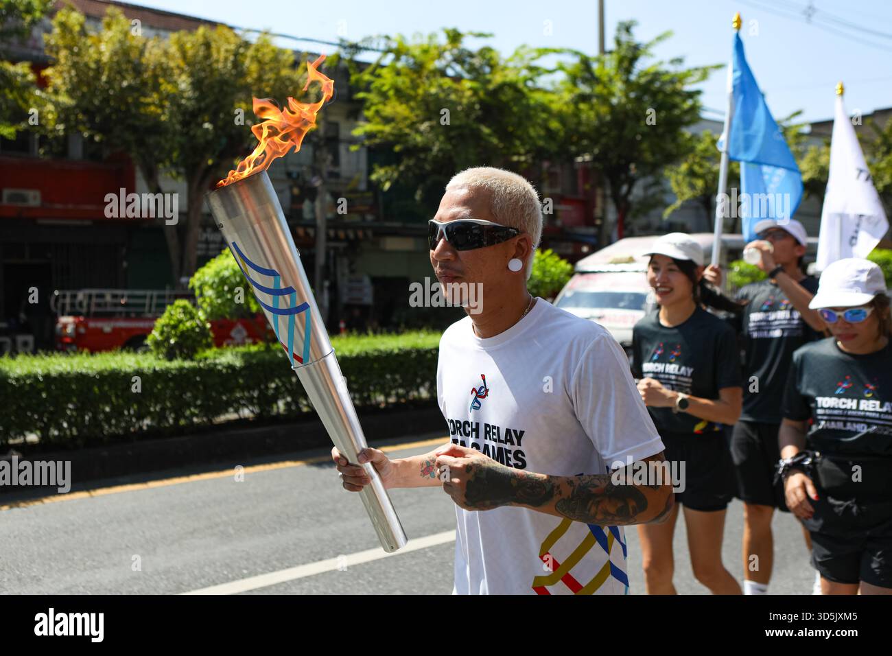 Padung Songsang Jazzpadung Artist Singer Actor Of The 33rd SEA Padung Songsang Jazzpadung Artist Singer Actor Of The 33rd Sea Games Torch Relay At Bangkok In Thailand On November 16 2025 Ahead Of The Upcoming 33rd Sea Games And 13th Asean Para Games Photo By Teera Usa 3D5JXM5 