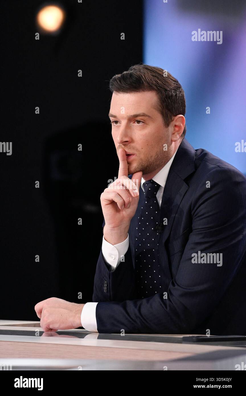 Paris, France. 16th Nov, 2025. President of French far-right Rassemblement National (RN) party and Member of the European Parliament Jordan Bardella poses for pictures ahead of an interview for Dimanche En Politique on France 3 channel in Paris, France on November 16, 2025. Photo by Stephane Le Tellec/ABACAPRESS.COM Credit: Abaca Press/Alamy Live News Stock Photo