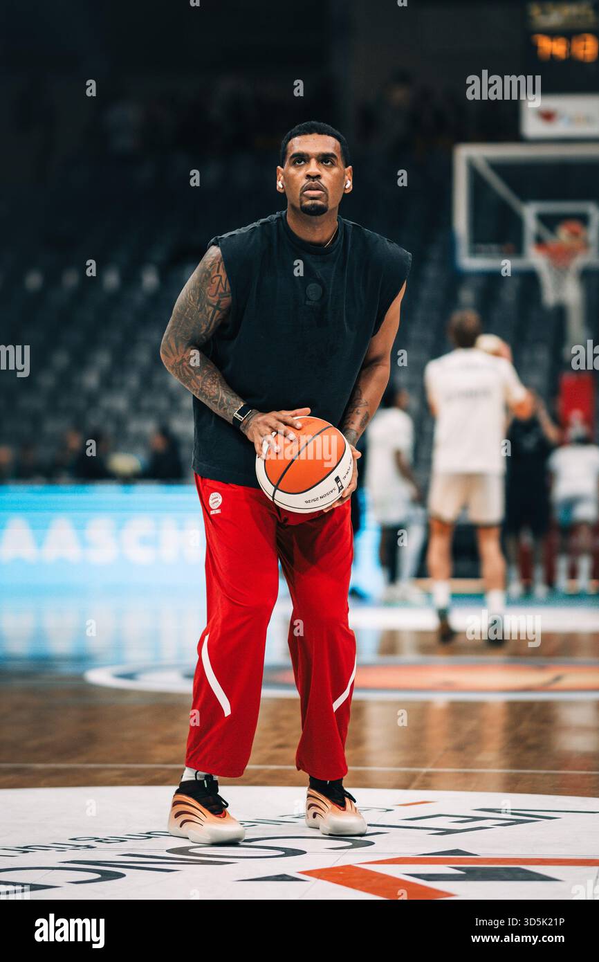 Xavier Rathan Mayes (FC Bayern Basketball) mit Ball, Vet Concept Gladiators Trier vs FC Bayern Basketball, Basketball, BBL Pokal, Viertelfinale, Saison 2025/2026, 16.11.2025 Foto: Eibner-Pressefoto/Alexander Neis Stock Photo