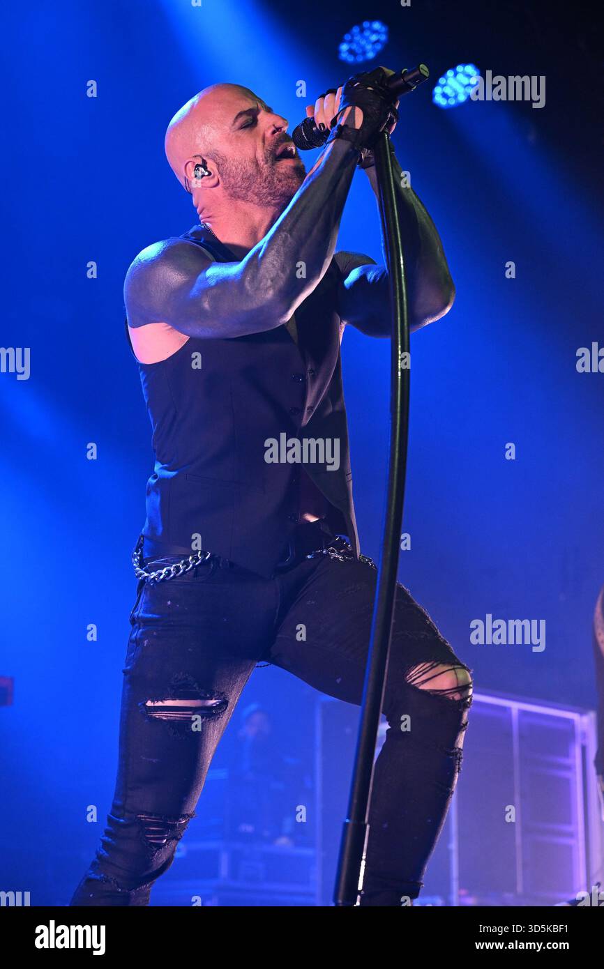 Fort Lauderdale, FL, USA. 15th Nov, 2025. Chris Daughtry of Daughtry performs at The War Memorial Auditorium on November 15, 2025 in Fort Lauderdale Florida. Credit: Mpi04/Media Punch/Alamy Live News Stock Photo